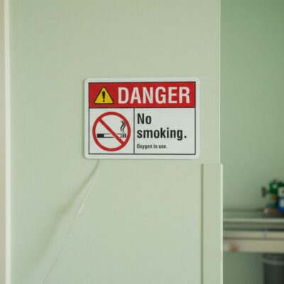 No smoking Oxygen in use English